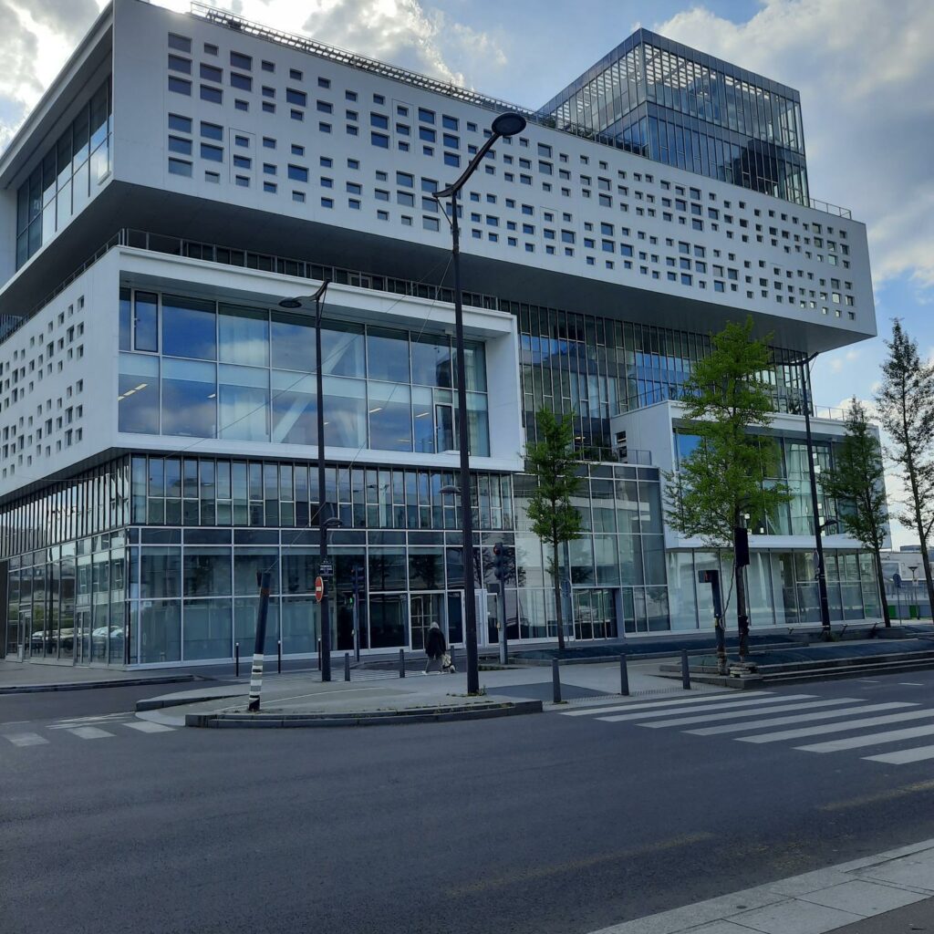 Photo du CNM Centre national de la musique et de ses nouveaux locaux à Paris 13ème arrondissement. Airtime, café culture CNM 151 avenue de France