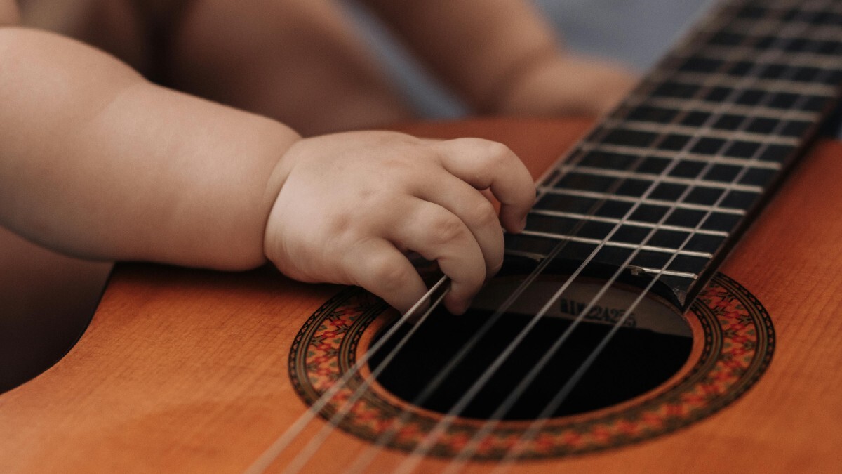 Concerts et biberons : le quotidien agité des artistes parents en tournée