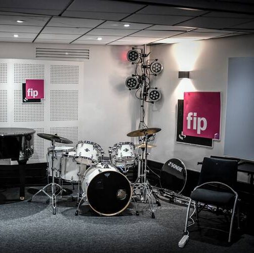 Face au streaming, les radios musicales ont le blues