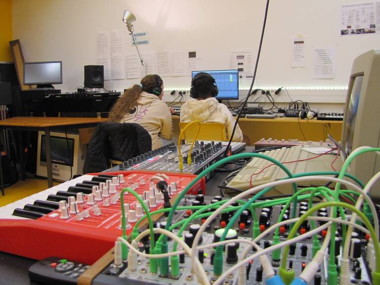 Comment les conservatoires se sont ouverts aux musiques urbaines et électroniques… et aux machines