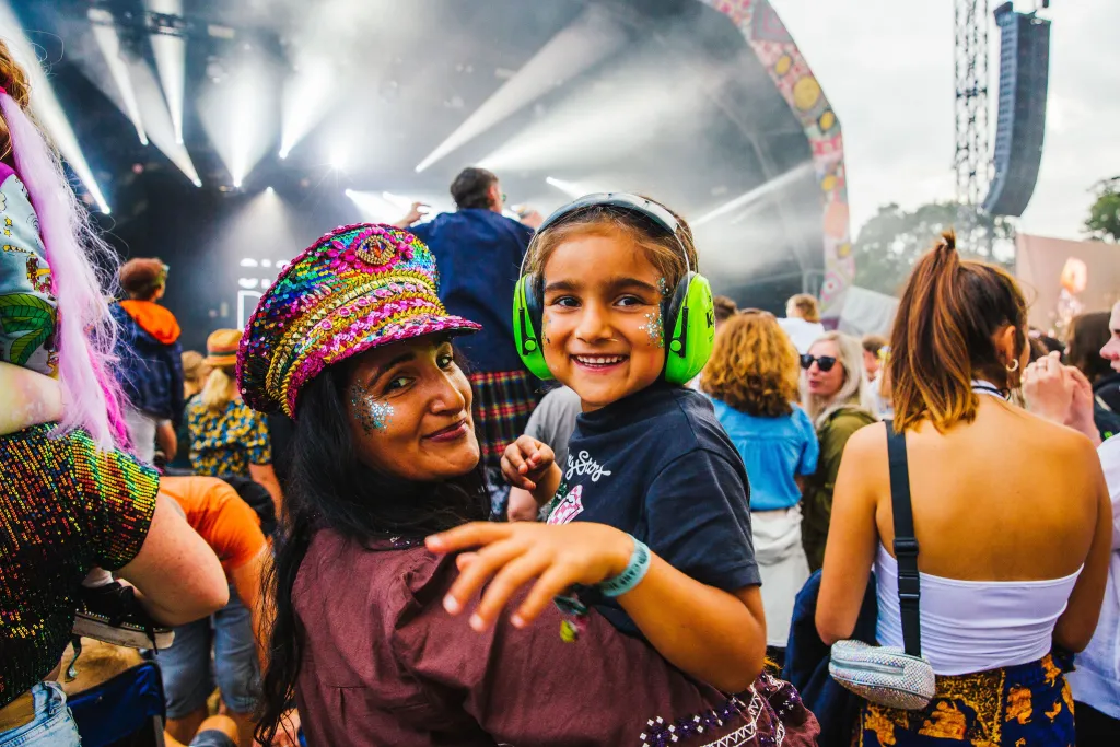Tendances des festivals en 2025 : familles, éco-attentes… et toilettes chics