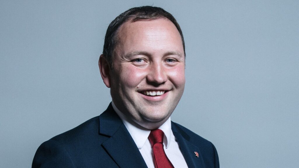 UK – Le ministre de la culture annonce la mise en place d’un plafond sur le prix de revente de billets
