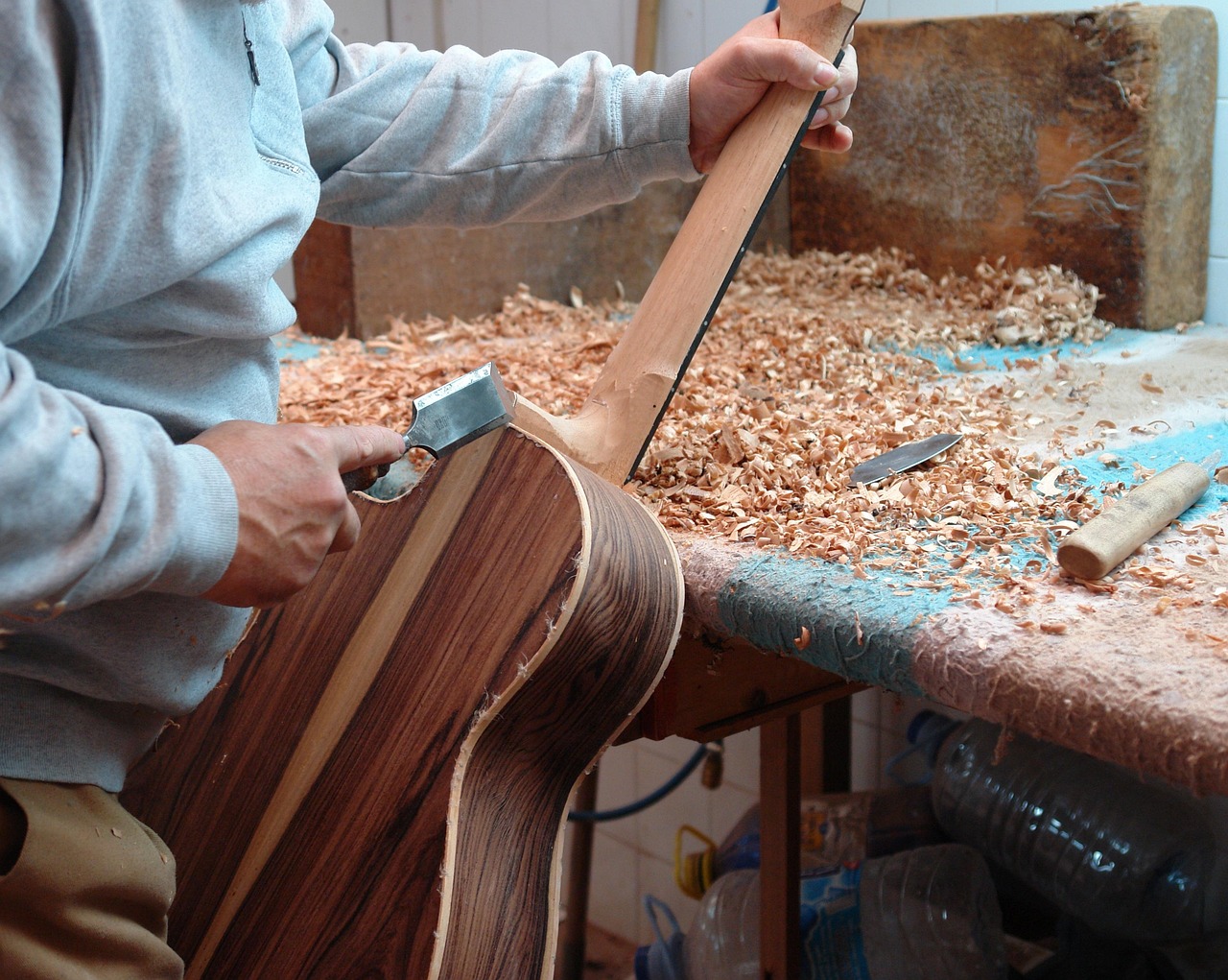 Luthiers indépendants : la fabrication de guitares artisanales françaises se porte bien